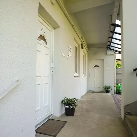 Apartment Piroska Bartok Teri 01 Eger